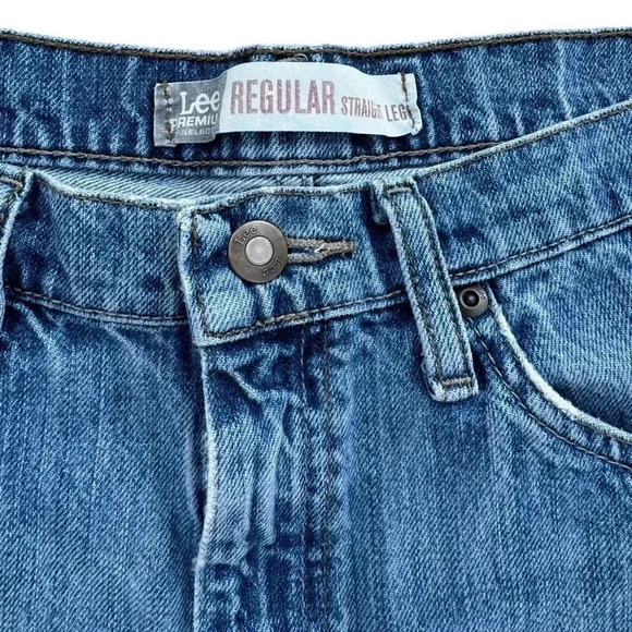 Vintage Lees Light Blue Distressed Denim Jean Shorts, Size 30x32 - Picture 4 of 14